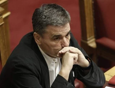 Ο Ε.Τσακαλώτος «καρφώνει» τους συντρόφους του για τις μετατάξεις: «Δεν τα κάναμε όλα σωστά»